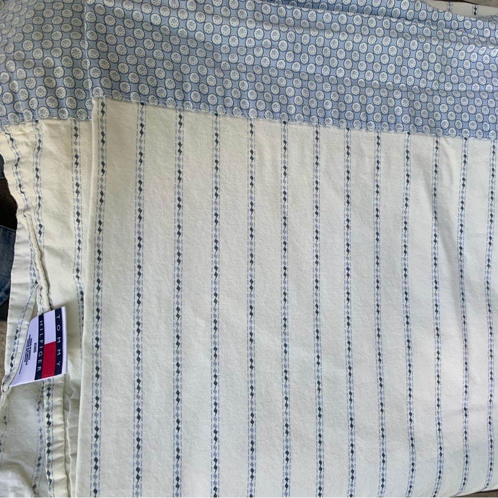 Tommy Hilfiger King Size 100% Bed Sheet Blue Cream Pin Stripe